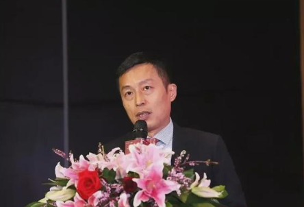 規模翻倍后換帥！招商基金鐘文岳接棒，王小青赴任央企金控平臺